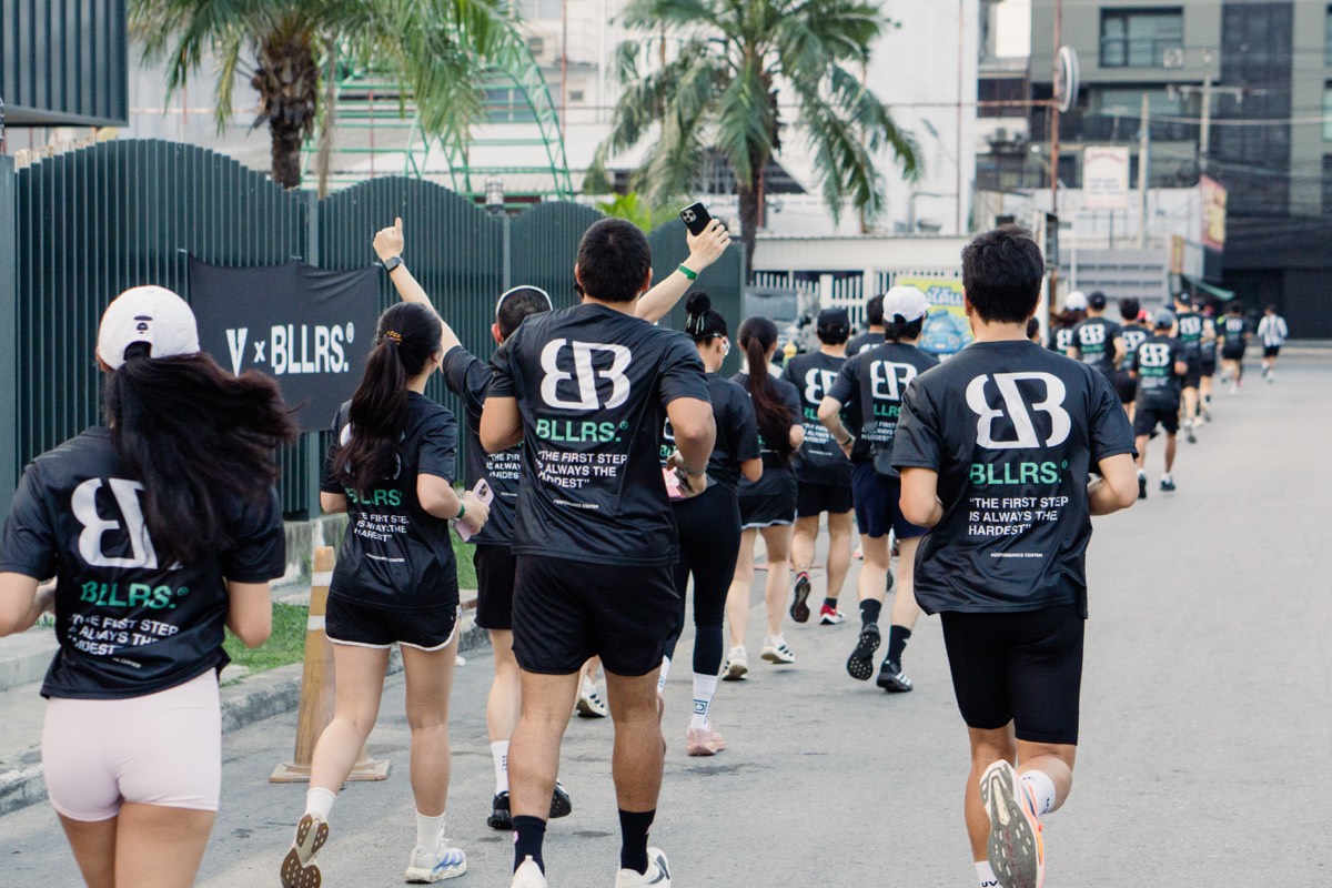 The club running together through Bangkok